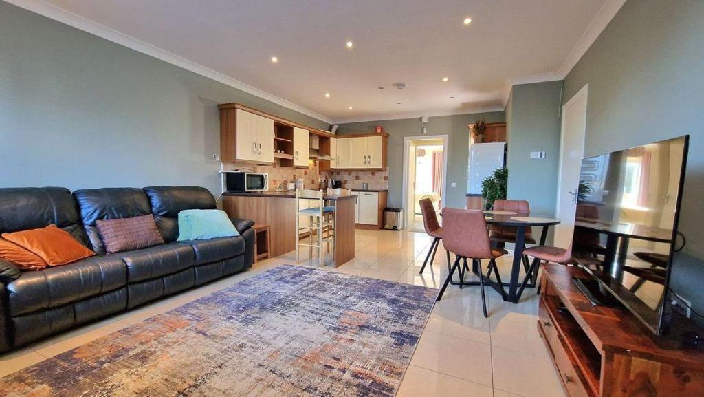 Cosy Two Bedroom Apartment Galway Extérieur photo